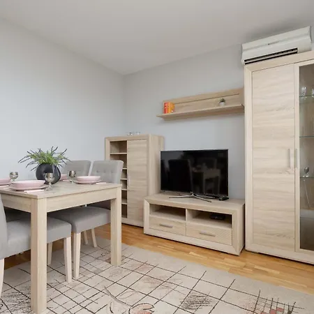 Comfortable With Air Conditioning And Balcony In The Capital By Renters Βαρσοβία