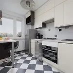 Comfortable With Air Conditioning And Balcony In The Capital By Renters Apartman