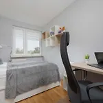 Comfortable With Air Conditioning And Balcony In The Capital By Renters * Varsó
