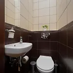 Comfortable With Air Conditioning And Balcony In The Capital By Renters
