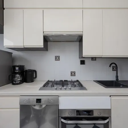 Апартаменты Comfortable With Air Conditioning And Balcony In The Capital By Renters *