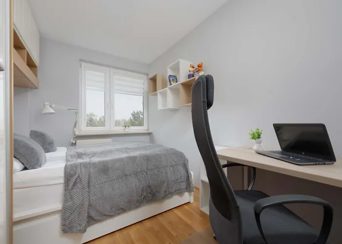 Comfortable With Air Conditioning And Balcony In The Capital By Renters * Warsaw