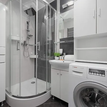 アパート Comfortable With Air Conditioning And Balcony In The Capital By Renters ワルシャワ