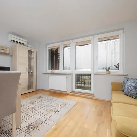 Comfortable With Air Conditioning And Balcony In The Capital By Renters