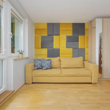 Comfortable With Air Conditioning And Balcony In The Capital By Renters アパート ワルシャワ