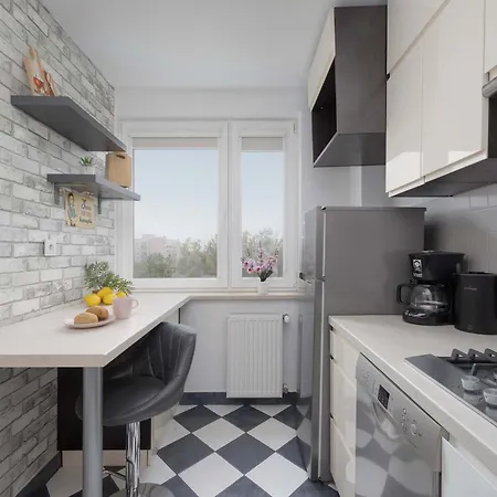 Comfortable With Air Conditioning And Balcony In The Capital By Renters * ワルシャワ