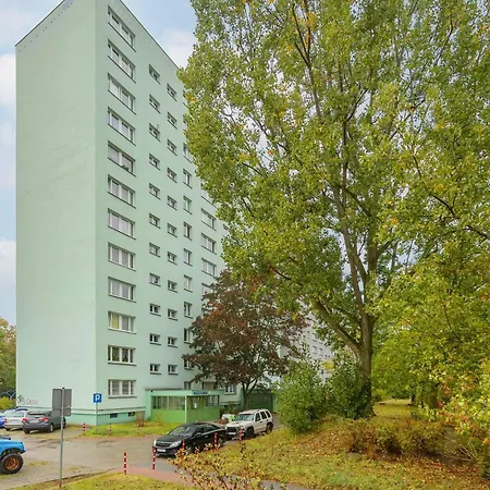 Comfortable With Air Conditioning And Balcony In The Capital By Renters *